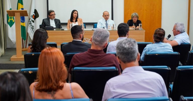 Entidades e psiquiatras discutem saúde mental no DF na sede do SindMédico-DF